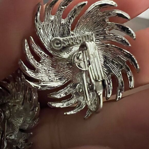 Sarah Coventry Vintage 1 1/8" Flower Star Clip Earrings - Picture 2 of 4